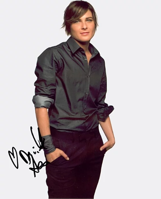 Daniela Sea autograph
