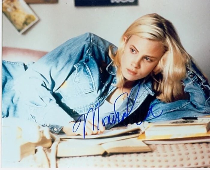 Monica Potter autograph