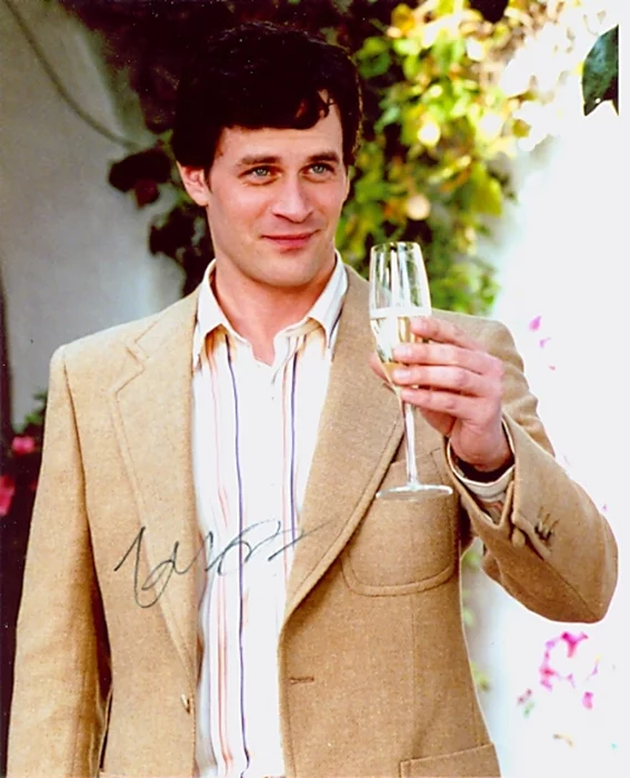 Tom Everett Scott autograph