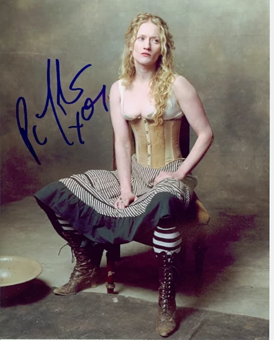 Paula Malcomson autograph