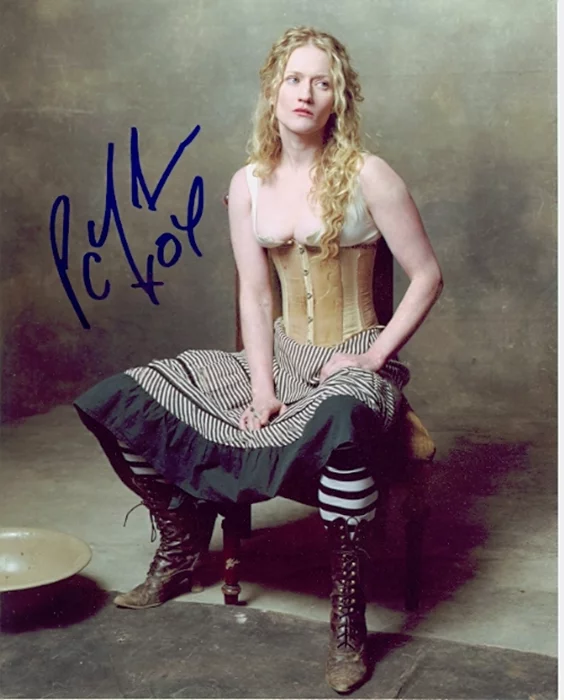 Paula Malcomson autograph