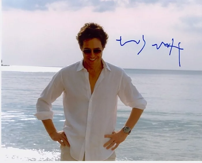 Hugh Grant autograph