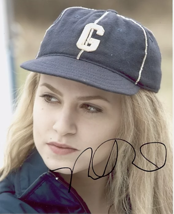 Nikki Reed autograph