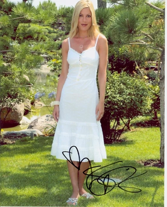 Tori Spelling autograph