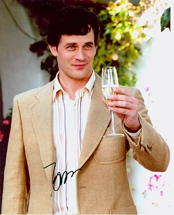 Tom Everett Scott autograph