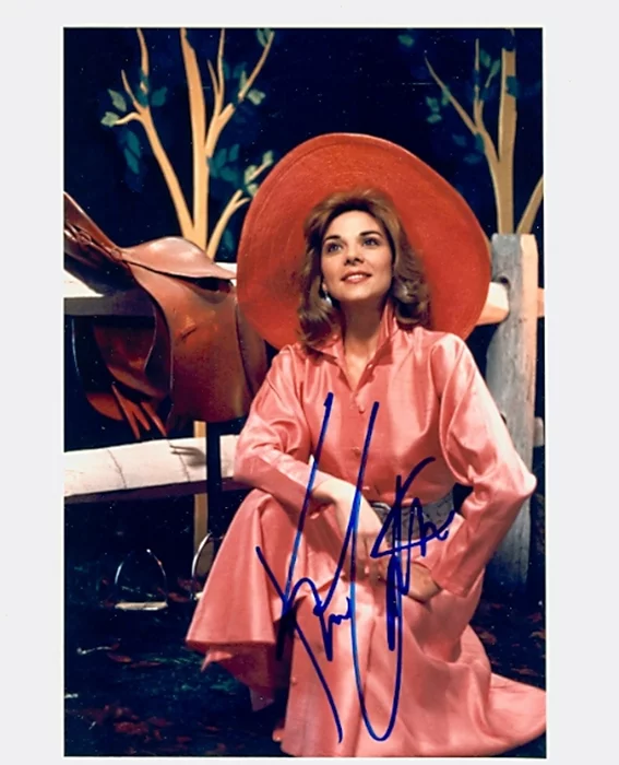 Kim Cattrall autograph