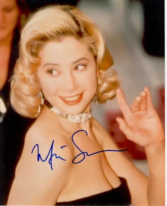 Mira Sorvino autograph