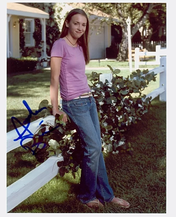 Andrea Bowen autograph