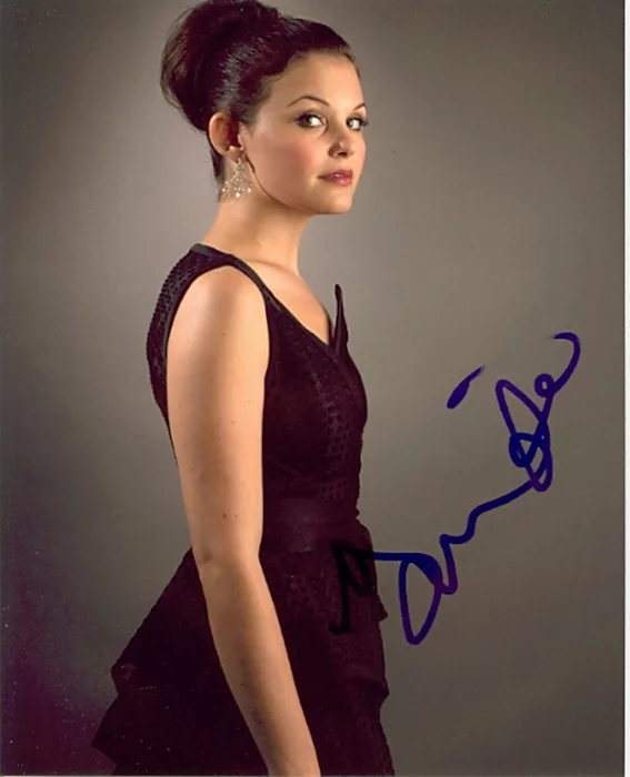 Ginnifer Goodwin autograph