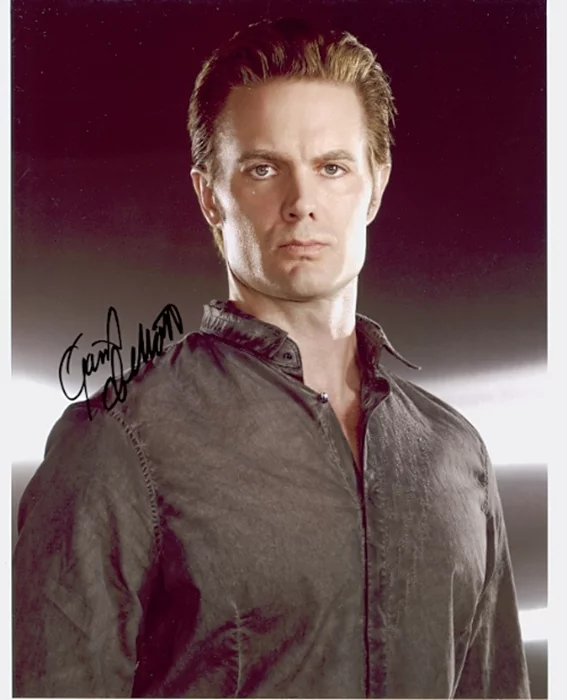 Garret Dillahunt autograph