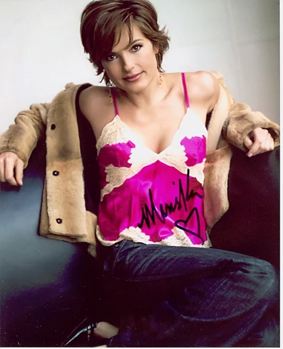 Mariska Hargitay autograph