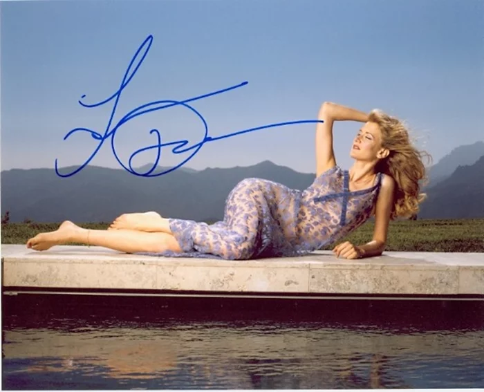 Laura Dern autograph