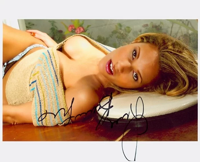 Bonnie-Jill Laflin autograph