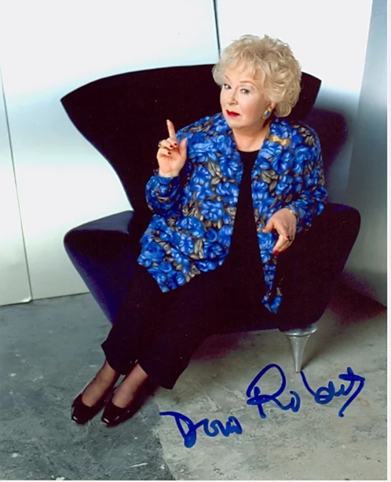Doris Roberts autograph