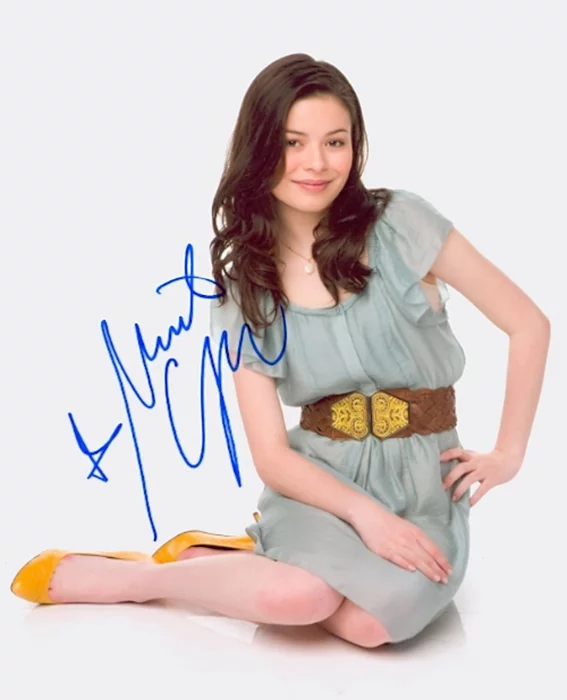 Miranda Cosgrove autograph