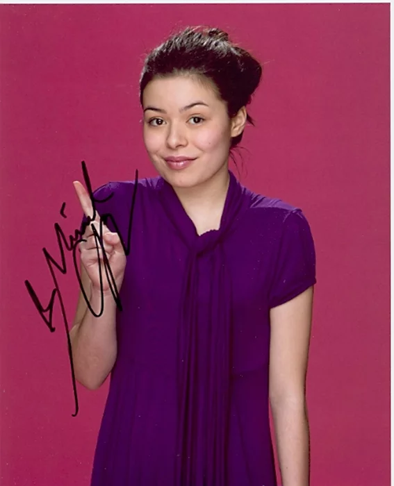 Miranda Cosgrove autograph