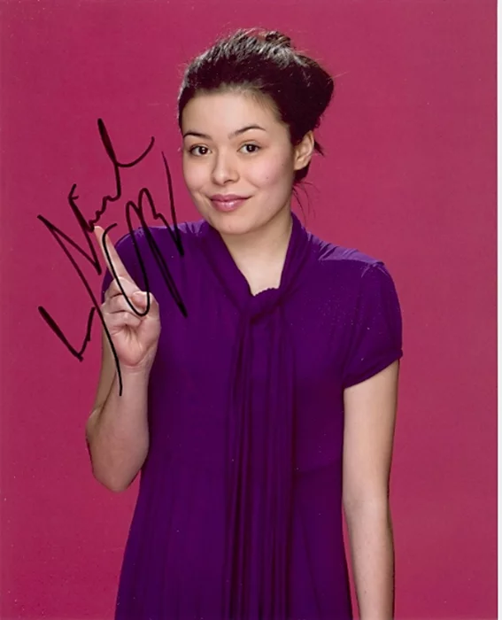 Miranda Cosgrove autograph