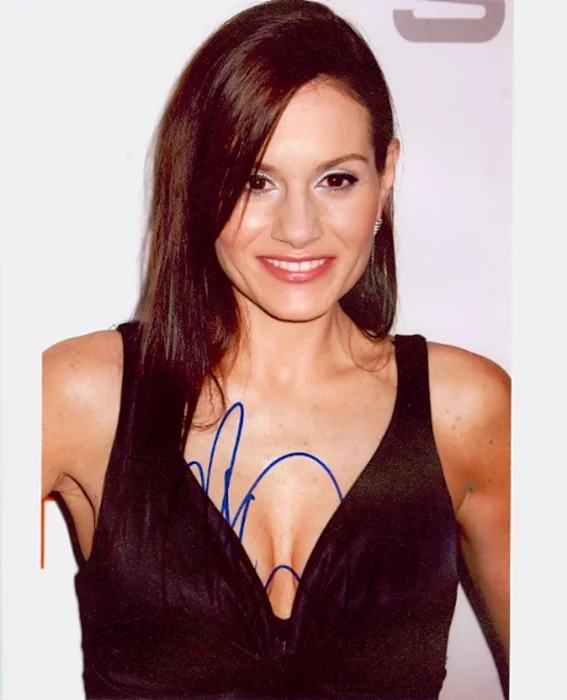 Kara DioGuardi autograph