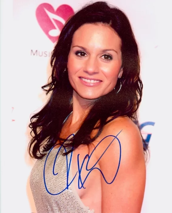 Kara DioGuardi autograph
