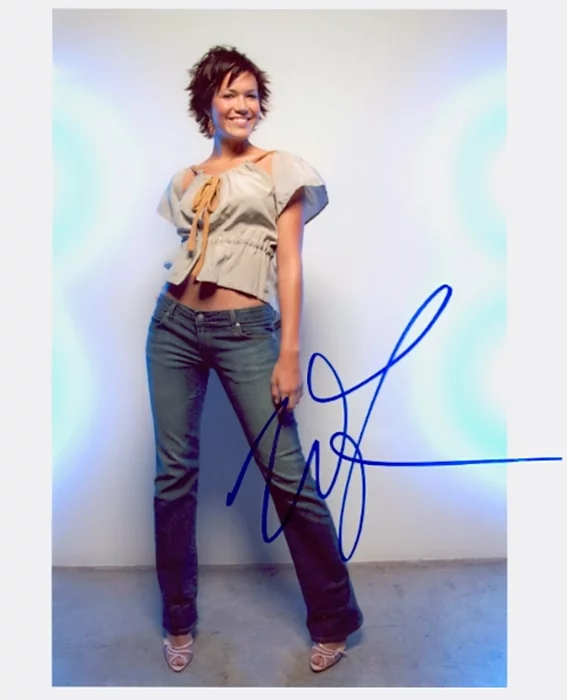 Mandy Moore autograph