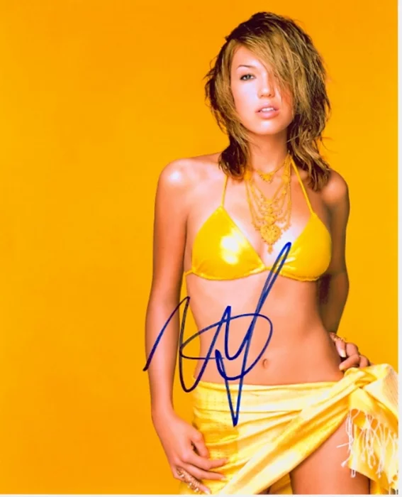 Mandy Moore autograph
