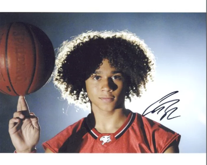 Corbin Bleu autograph
