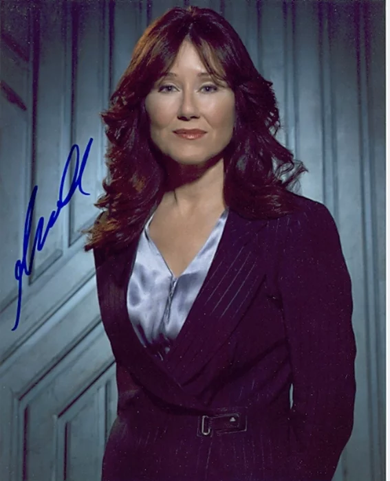 Mary McDonnell autograph