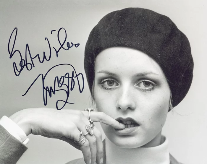 Twiggy Lawson autograph