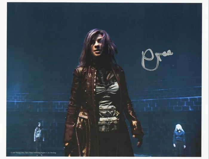 Natalia Tena autograph