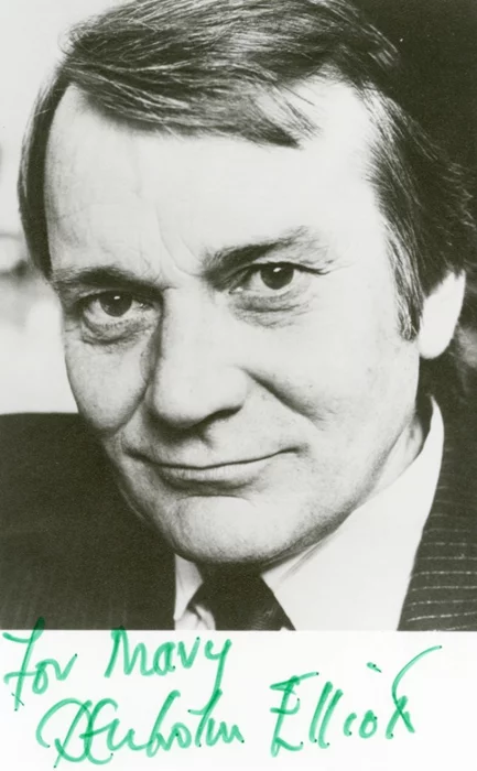 Denholm Elliott autograph