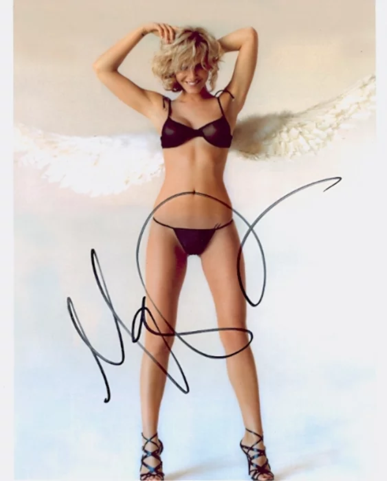 Monet Mazur autograph