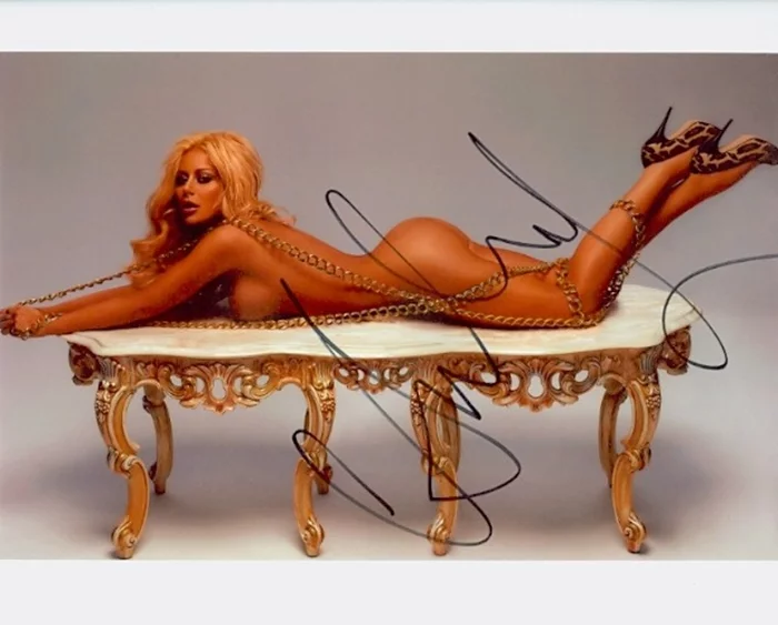 Aubrey O'Day autograph