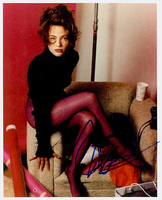Samantha Mathis autograph