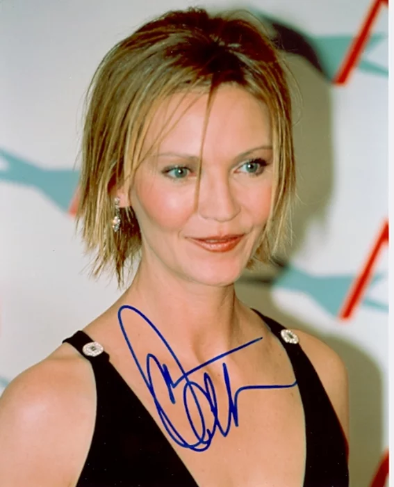 Joan Allen autograph