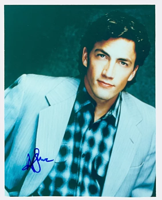 Andrew Shue autograph