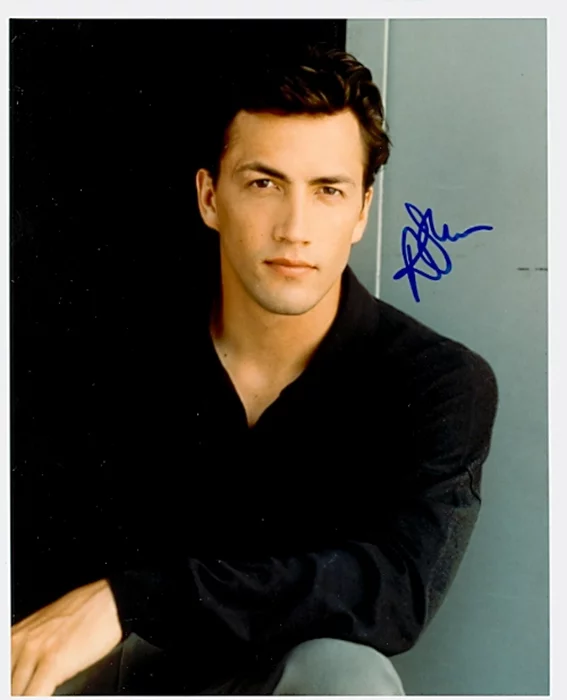 Andrew Shue autograph