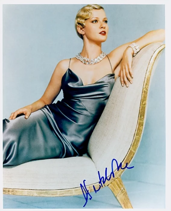 Gretchen Mol autograph