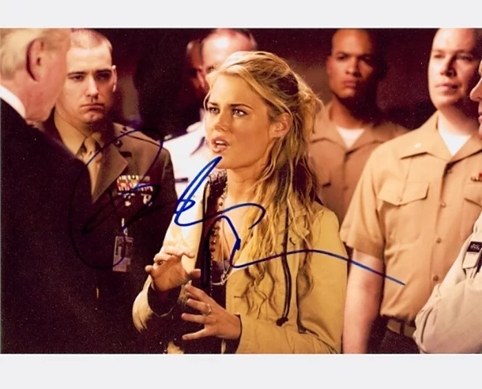 Rachael Taylor autograph