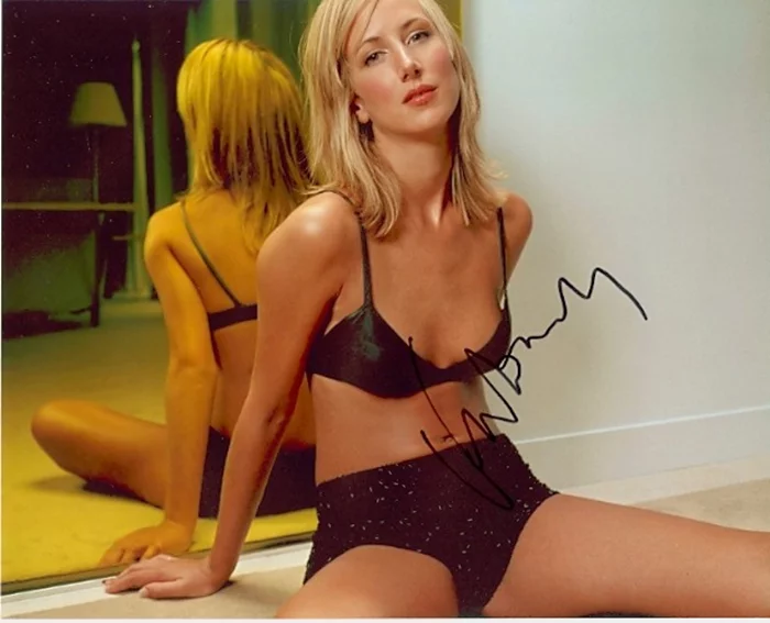 Lady Victoria Hervey autograph