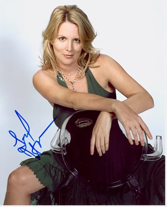 Laurel Holloman autograph