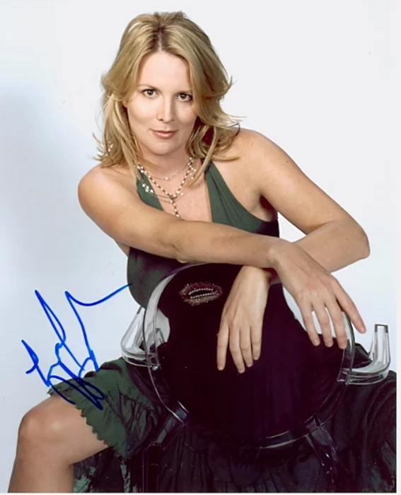 Laurel Holloman autograph