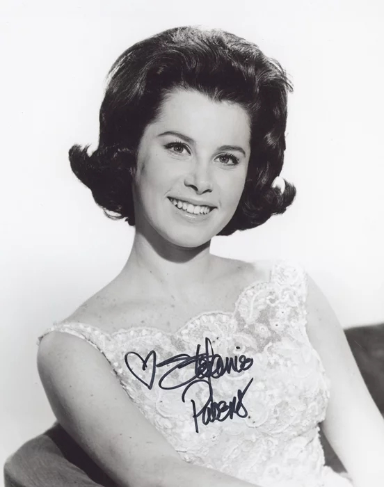 Stefanie Powers autograph