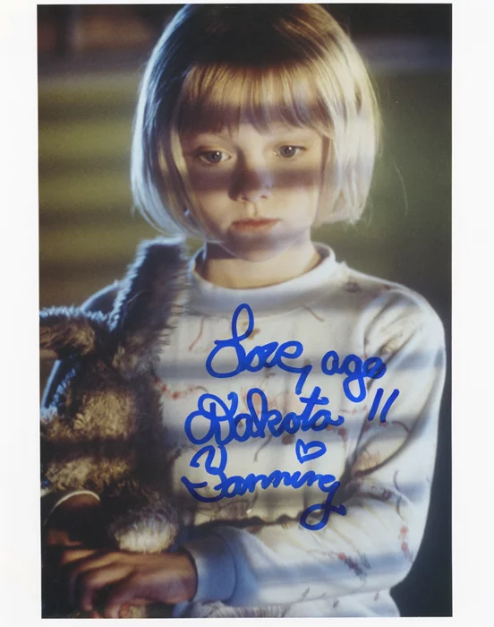 Dakota Fanning autograph