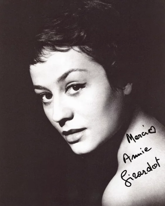 Annie Girardot autograph