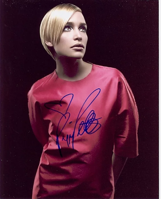 Piper Perabo autograph