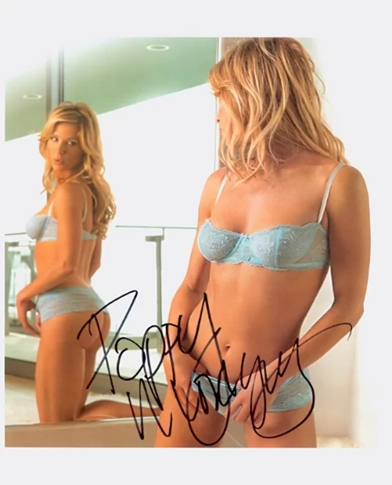 Poppy Montgomery autograph