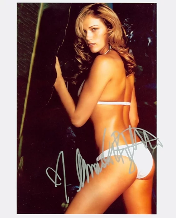 Amanda Righetti autograph