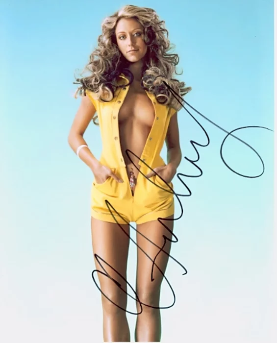 Aubrey O'Day autograph