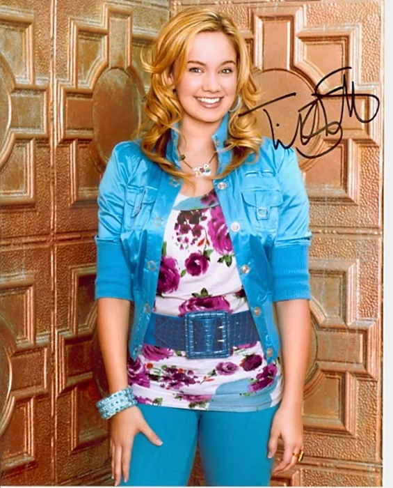 Tiffany Thornton autograph