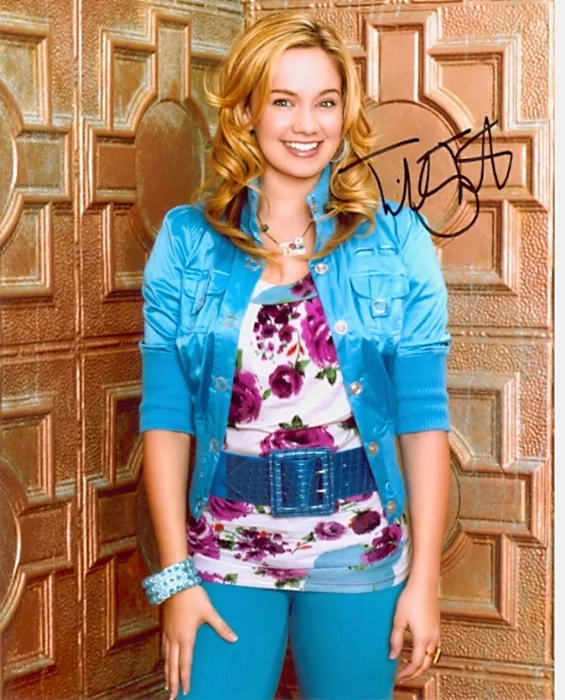 Tiffany Thornton autograph